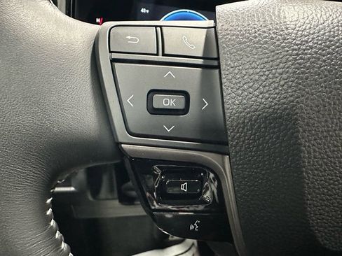 Used 2025 Toyota Camry SE image 19