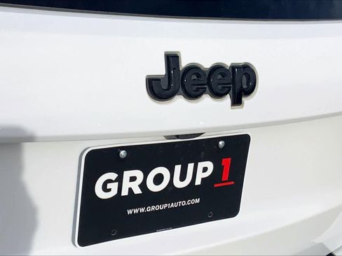 Used 2021 Jeep Grand Cherokee Laredo X image 30