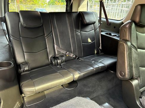 Used 2018 Cadillac Escalade ESV Luxury image 17