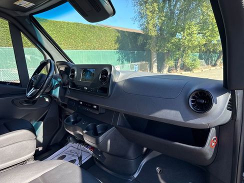 Used 2021 Mercedes-Benz Sprinter 3500 image 21