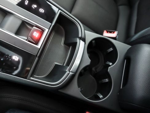 Used 2025 Porsche Macan image 18