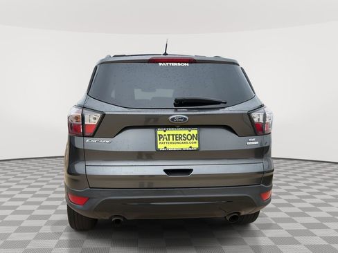 Used 2017 Ford Escape SE w/ SE Sport Appearance Package FWD image 3