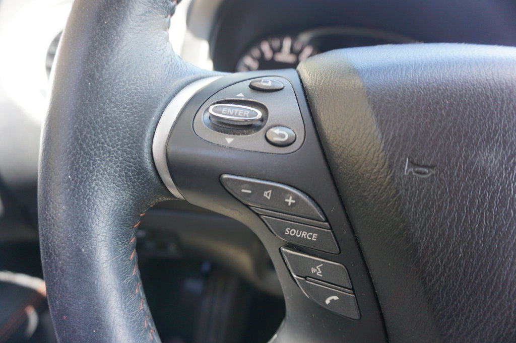 Used 2019 Nissan Pathfinder SL FWD image 8