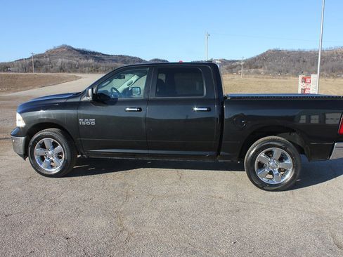 Used 2018 RAM 1500 Classic SLT image 9