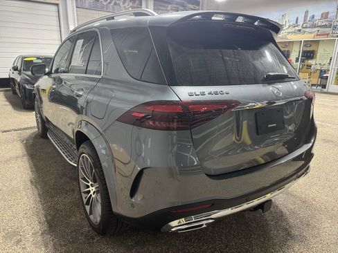 Used 2025 Mercedes-Benz GLE 450e 4MATIC image 2
