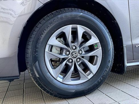 Used 2021 Toyota Sienna LE image 32