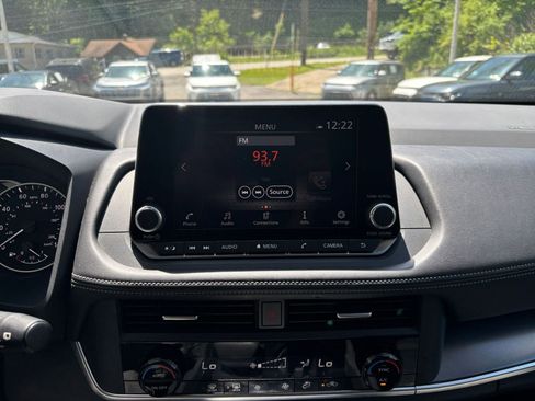 Used 2025 Nissan Rogue SV AWD/4WD image 20