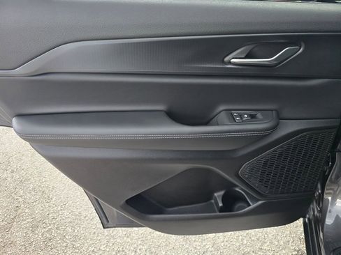 New 2025 Jeep Grand Cherokee L Altitude image 37