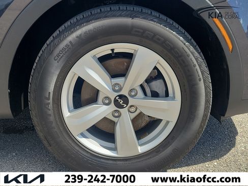 Certified 2025 Kia Sorento LX FWD image 7