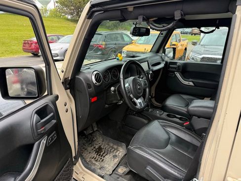 Used 2016 Jeep Wrangler Unlimited Rubicon AWD/4WD image 7