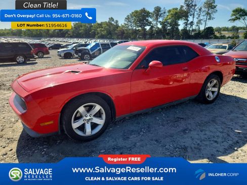Used 2014 Dodge Challenger SXT RWD image 1