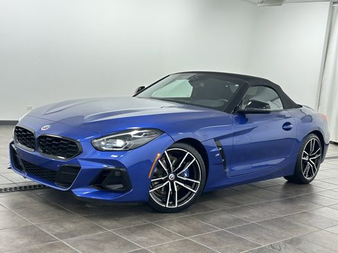 Used 2023 BMW Z4 M40i w/ Premium Package image 2
