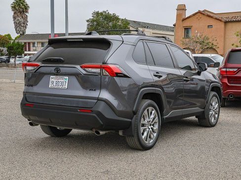 Used 2022 Toyota RAV4 XLE Premium FWD image 4