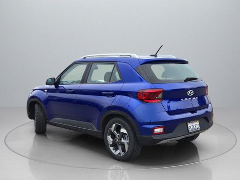 Used 2024 Hyundai Venue SEL image 5