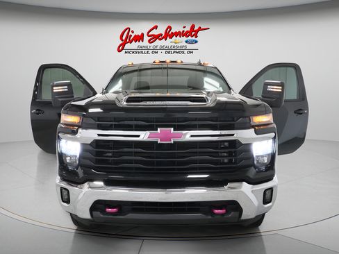Used 2024 Chevrolet Silverado 3500 LT w/ Convenience Package AWD/4WD image 4