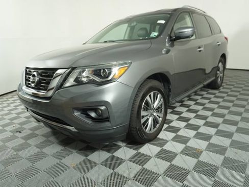 Used 2019 Nissan Pathfinder FWD image 3