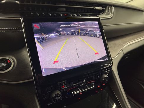 Used 2023 Jeep Grand Cherokee Limited image 21