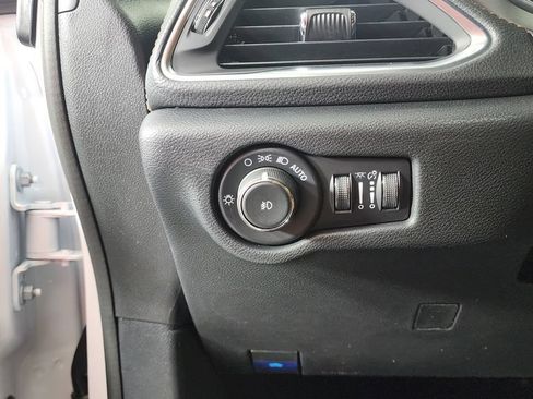 New 2026 Chrysler Pacifica Pinnacle FWD image 16