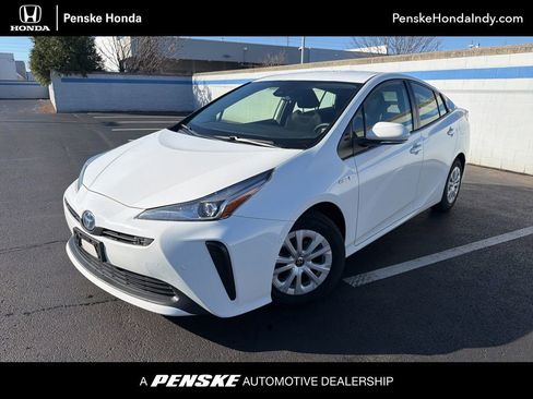Used 2021 Toyota Prius LE image 1