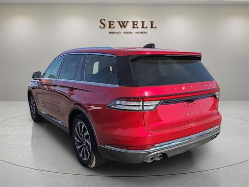 New 2026 Lincoln Aviator Premiere image 3