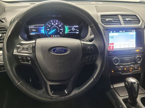 Used 2018 Ford Explorer XLT w/ Equipment Group 202A FWD image 22