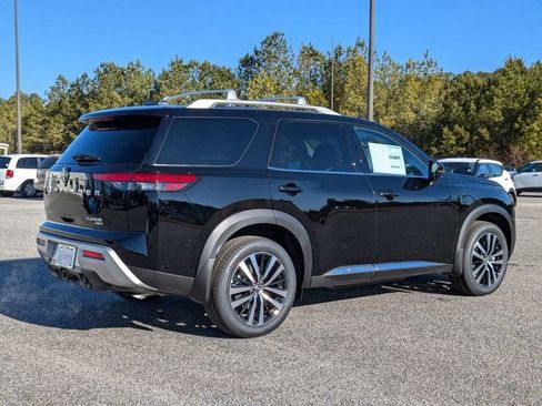 New 2025 Nissan Pathfinder Platinum image 4