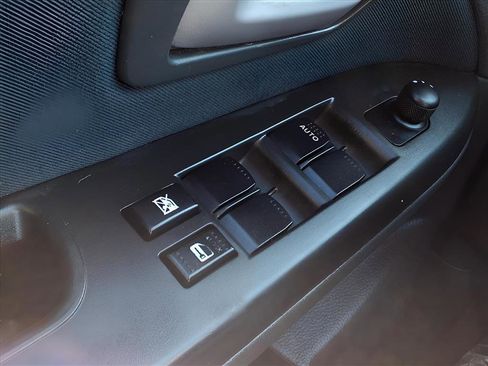 Used 2013 Suzuki SX4 Premium image 27