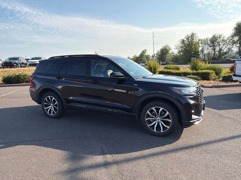 Used 2025 Ford Explorer ST-Line AWD/4WD image 3