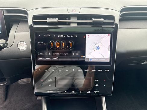 Certified 2022 Hyundai Tucson Limited AWD/4WD image 18
