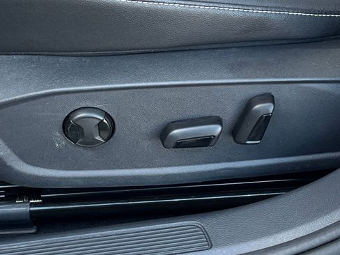 Used 2025 Volkswagen Jetta SE image 23