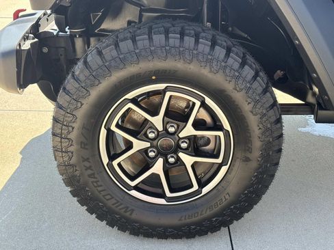 Used 2024 Jeep Wrangler Unlimited Rubicon AWD/4WD image 4