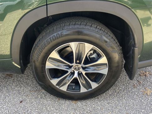 Used 2025 Toyota Highlander XLE image 8