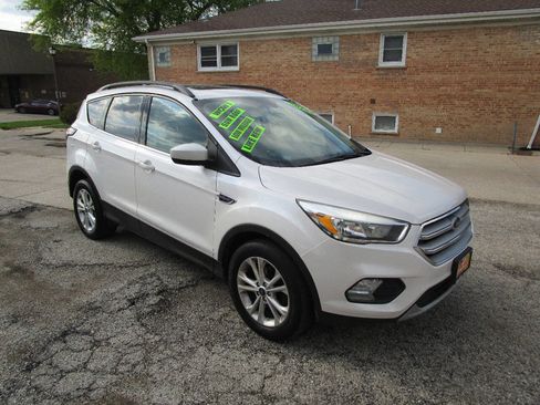 Used 2018 Ford Escape SE w/ SE Sync 3 Package FWD image 1