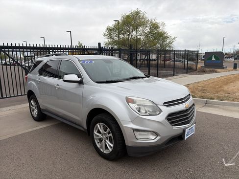 Used 2017 Chevrolet Equinox LT w/ Convenience Package image 3