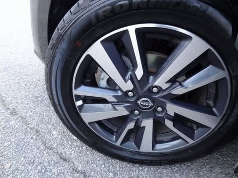 Used 2023 Nissan Versa SV image 30