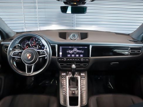 Certified 2019 Porsche Macan image 14