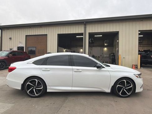 Used 2021 Honda Accord Sport image 2
