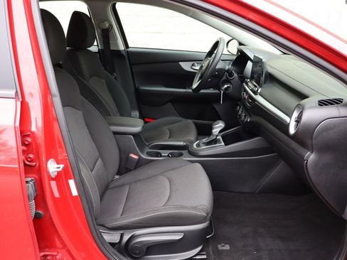 Used 2024 Kia Forte LXS FWD image 29