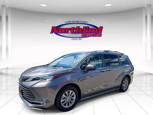 Used 2021 Toyota Sienna XLE w/ XLE Plus Package FWD image 7