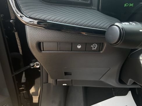 Used 2026 Nissan Kicks SR FWD image 27