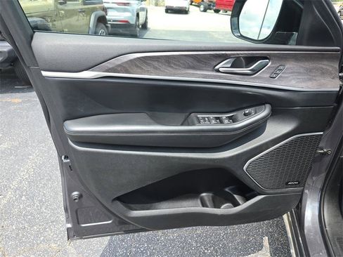 Used 2022 Jeep Grand Cherokee L Limited image 20