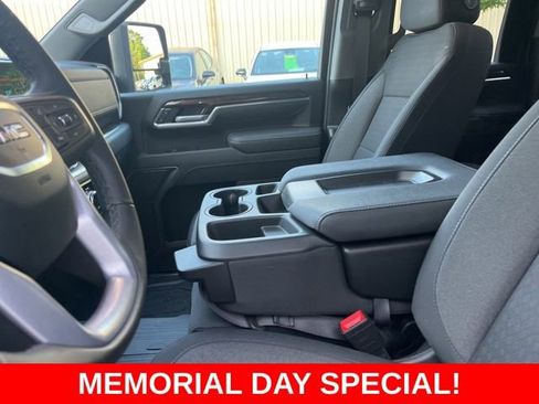 Used 2025 GMC Sierra 3500 SLE w/ Preferred Package AWD/4WD image 9