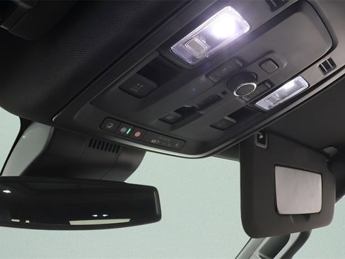 Used 2025 GMC Yukon XL Denali w/ Sun & Power Step Package image 17