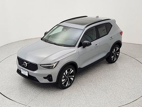 New 2026 Volvo XC40 B5 Plus w/ Climate Package AWD/4WD image 13