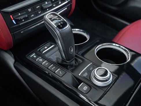 Used 2022 Maserati Quattroporte GT image 32