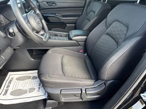 Certified 2024 Nissan Pathfinder S image 18