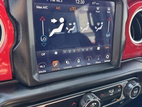 Used 2020 Jeep Wrangler Unlimited Sahara image 16