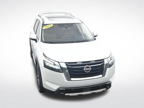 Used 2025 Nissan Pathfinder Platinum FWD image 34