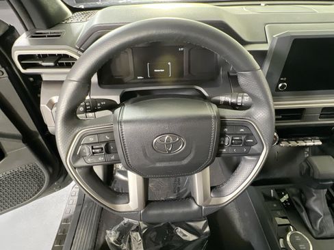 Used 2025 Toyota 4Runner SR5 AWD/4WD image 11