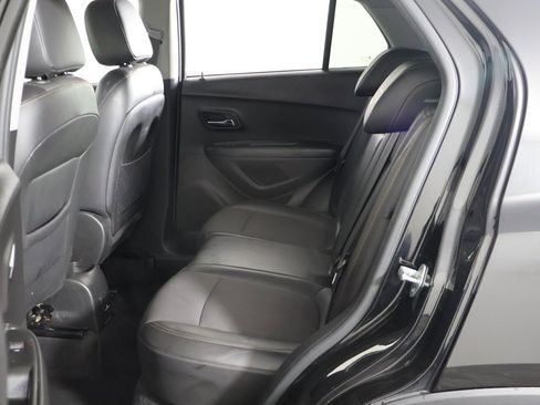 Used 2020 Chevrolet Trax LT w/ LT Convenience Package image 25